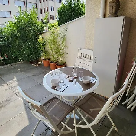 2* Rdc+ Terrasse & Parking Prive 아파트 *