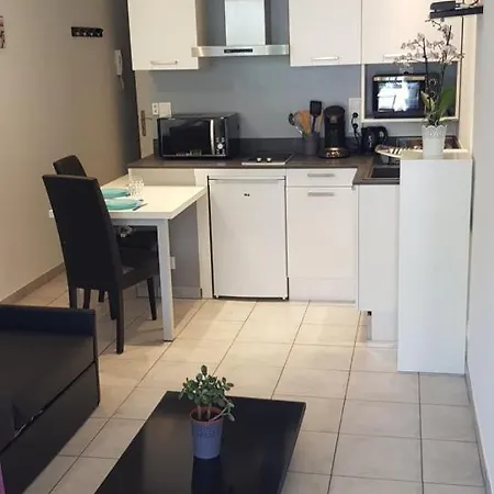 2* Rdc+ Terrasse & Parking Prive *